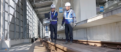 レールを測定中