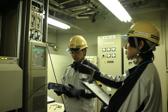 多重無線装置の定期検査風景