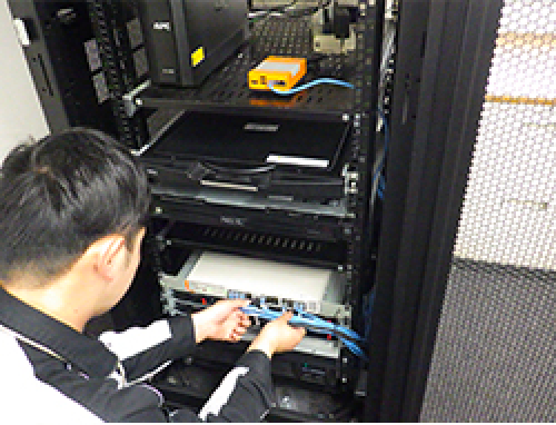 ネットワーク配線・機器設置工事風景