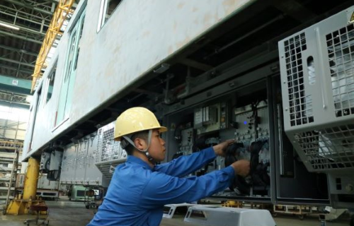 車両の整備作業風景